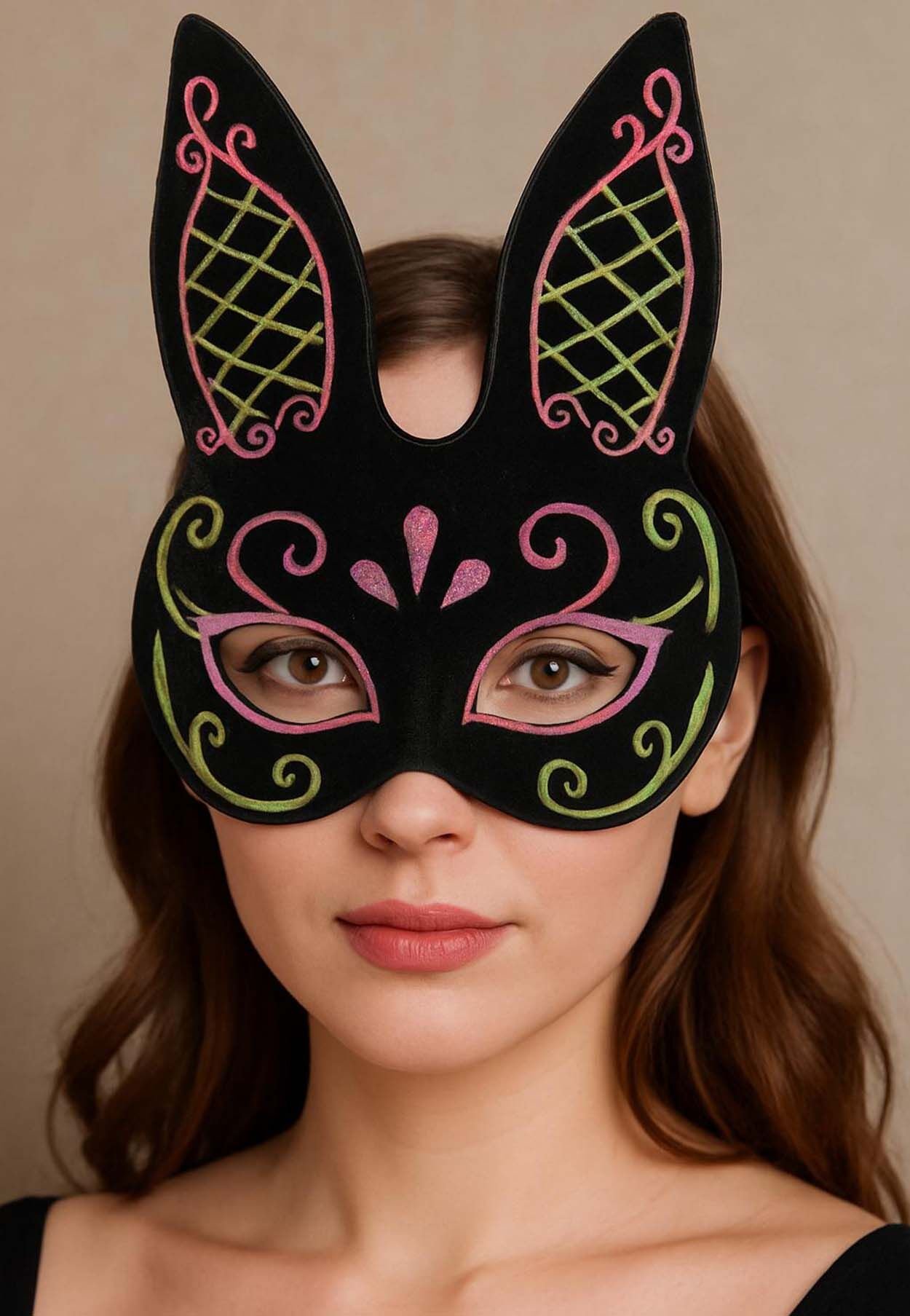 Siyah Renk Pembe Gold Simli Siyah Süet Kaplama Tavşan Maskesi 18x16 cm